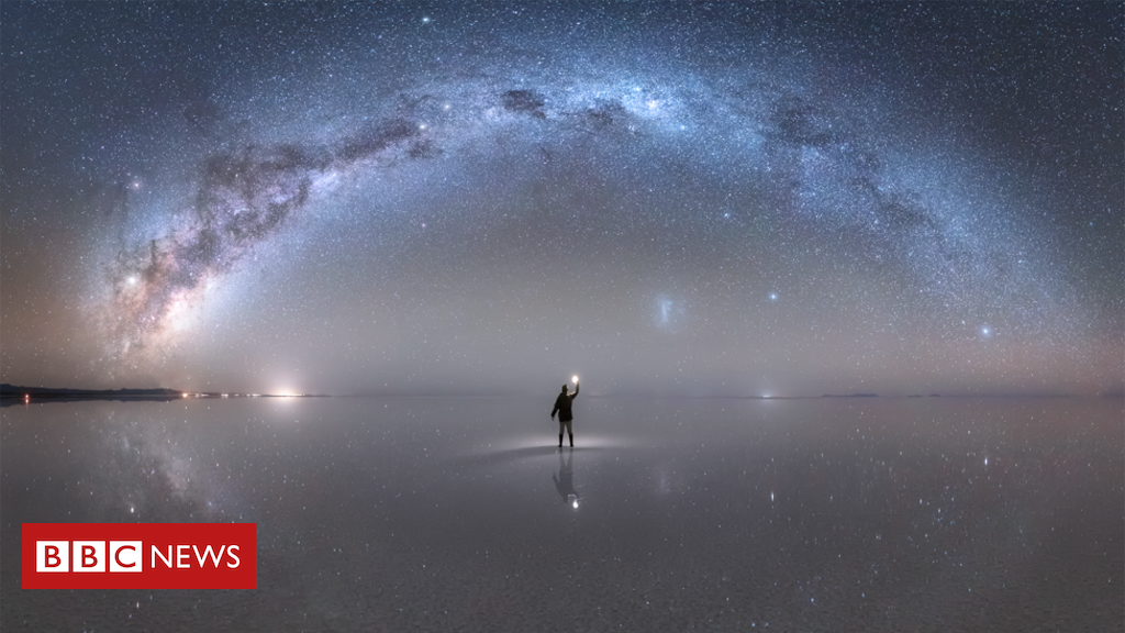 A espetacular imagem da Via Láctea refletida em deserto de sal que ganhou homenagem da Nasa - BBC News Brasil