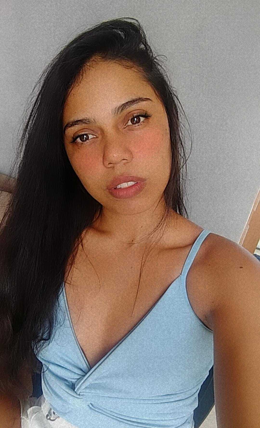 Monique Santos Profile Picture