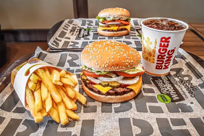 Burger King dá até 70% de desconto na Black Friday; Whopper sai por R$6,90 | Exame