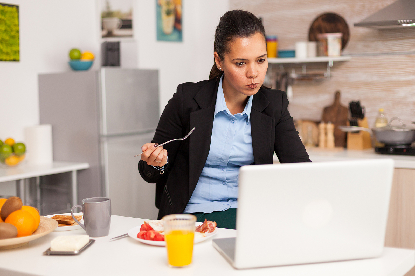 Reflexões sobre alimentação em home office | Mercado&Consumo