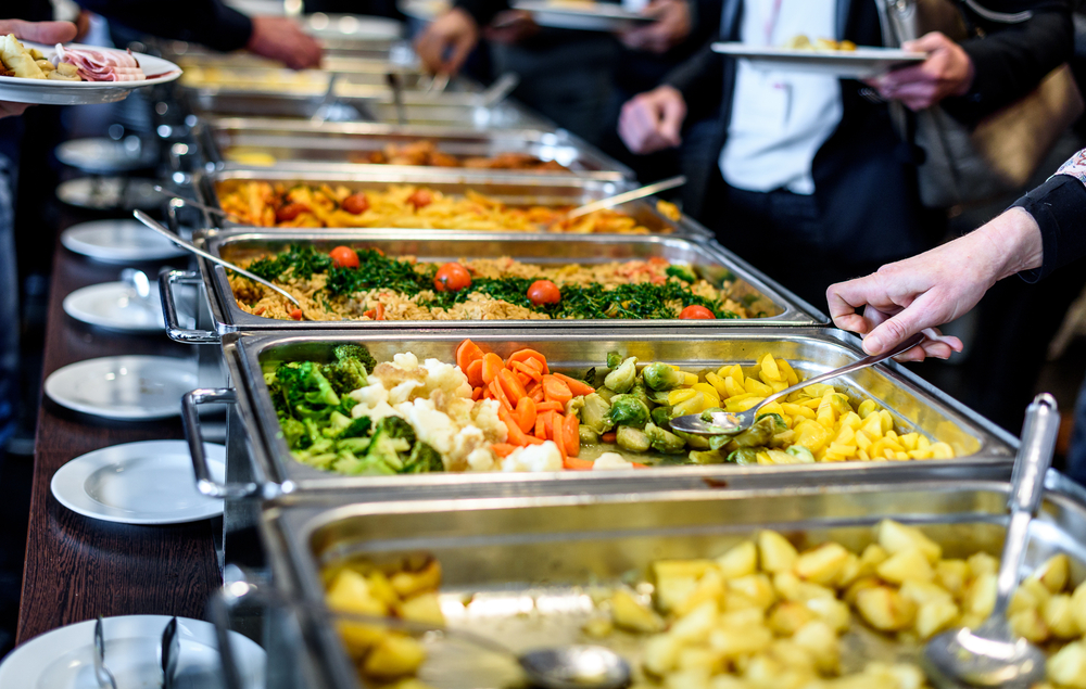 Com o avanço da vacinação, consumidores voltam ao restaurante a quilo - Mercado&Consumo