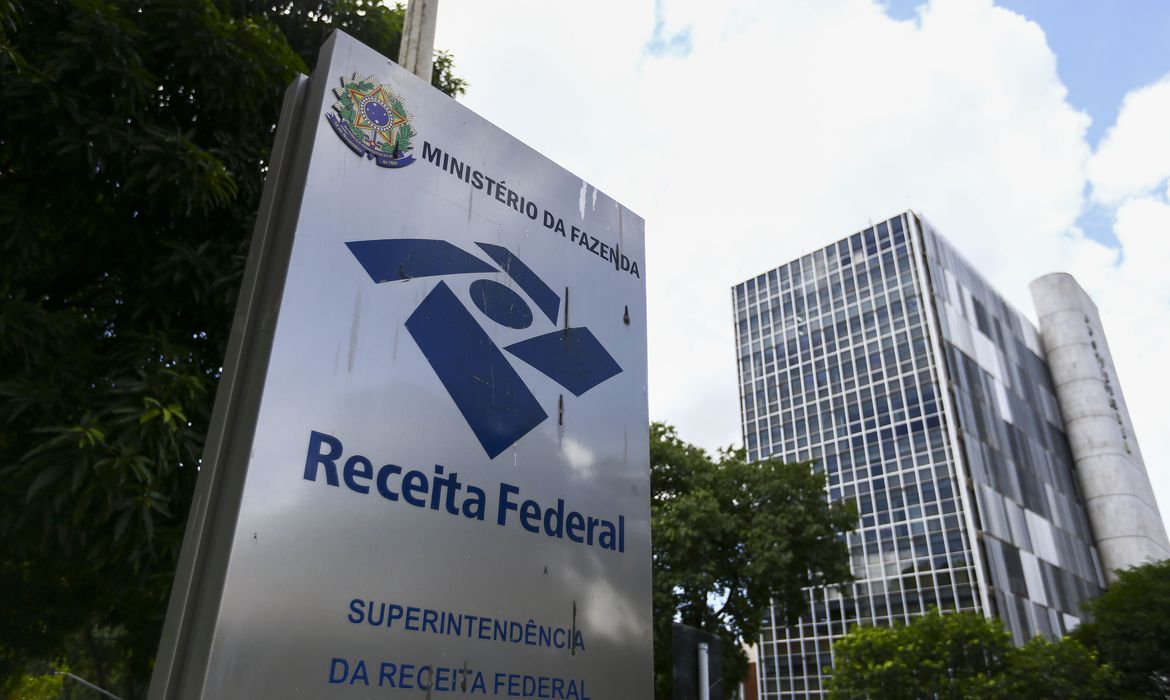 Receita Federal retira limite de parcelamento para pagamento de débitos; veja novas regras - InfoMoney